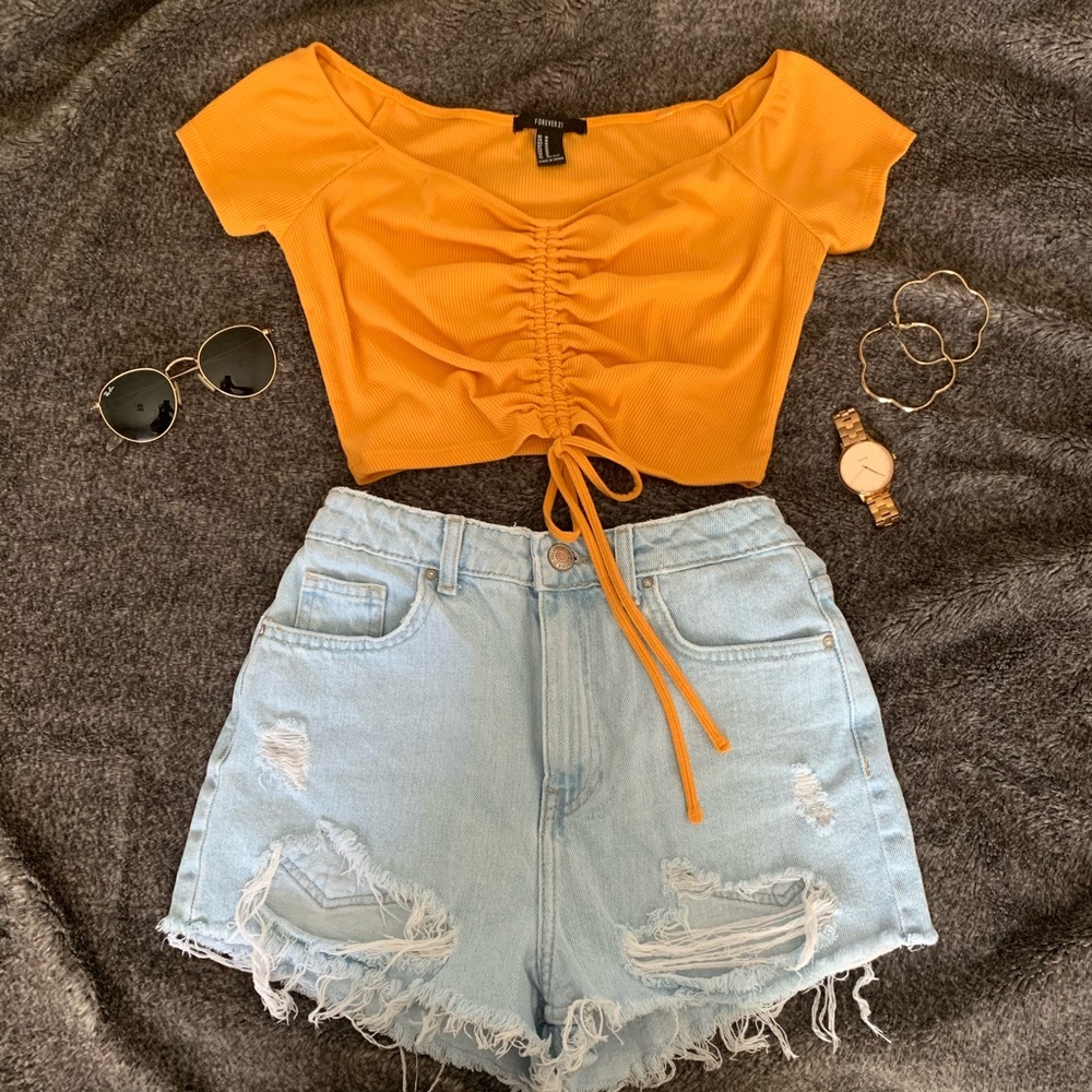 3/$15 🌼 Ruched Drawstring Front Crop Top